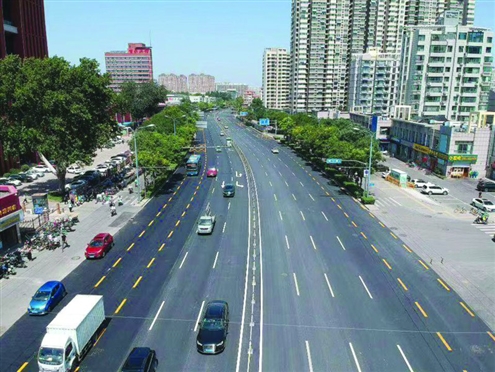 槐荫区市政道路养护团队一直以来专心修路、全心为民,保障了道路的通畅
